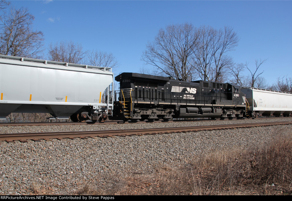 NS 4380 as a mid-train unit on 35A, MP116, Cove PA